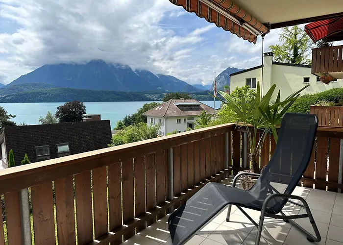 The Bluemlisalp, A Private Holiday Flat With The Lake Of Thun View