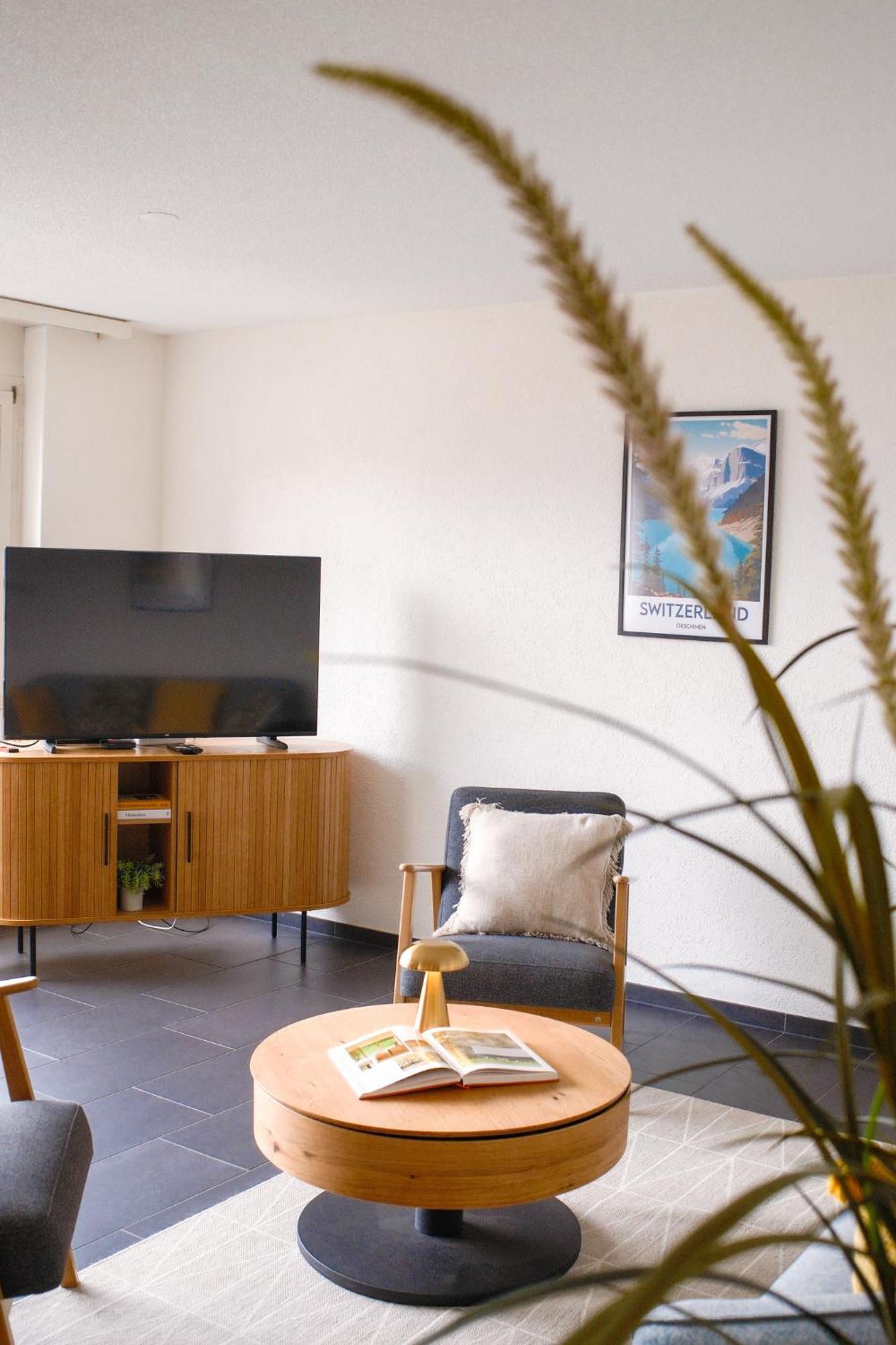 The Bluemlisalp, A Private Flat With The Of Thun View * Oberhofen